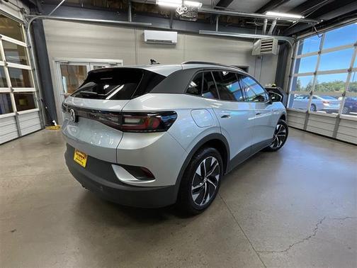 Silver 2022 Volkswagen ID.4 AWD Pro S