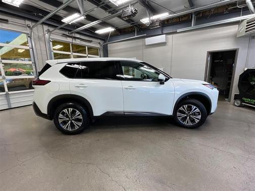 Pearl White Tricoat 2021 Nissan Rogue SV