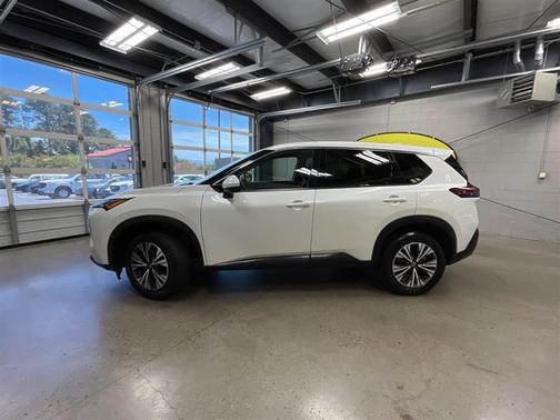 Pearl White Tricoat 2021 Nissan Rogue SV