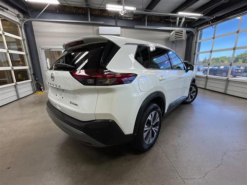 Pearl White Tricoat 2021 Nissan Rogue SV
