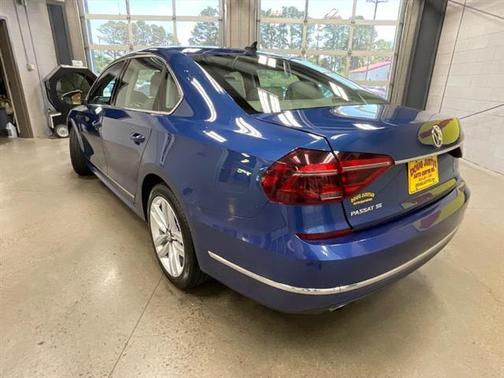 2017 Volkswagen Passat 1.8T SE w/Technology