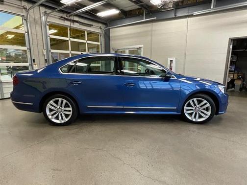 2017 Volkswagen Passat 1.8T SE w/Technology