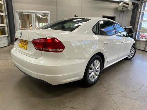 2013 Volkswagen Passat 2.5L Wolfsburg Edition