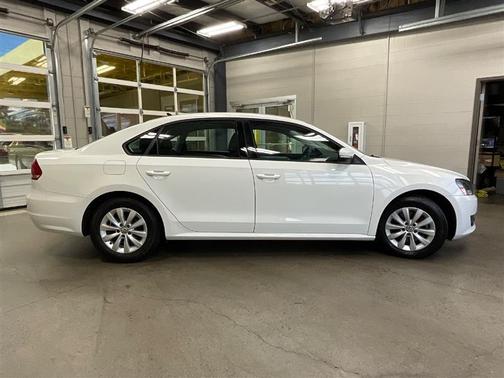 2013 Volkswagen Passat 2.5L Wolfsburg Edition