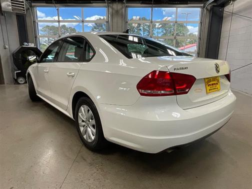 2013 Volkswagen Passat 2.5L Wolfsburg Edition