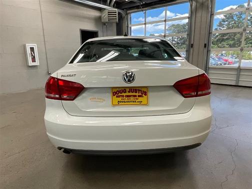 2013 Volkswagen Passat 2.5L Wolfsburg Edition