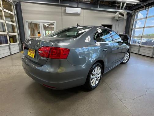 Platinum Gray Metallic 2013 Volkswagen Jetta SE