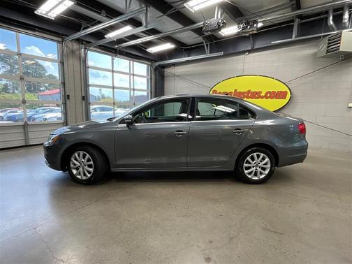 Platinum Gray Metallic 2013 Volkswagen Jetta SE