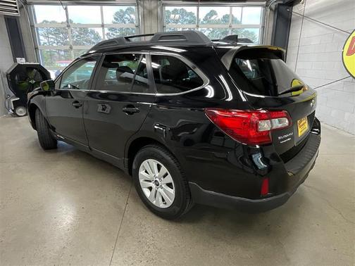 Crystal Black Silica 2016 Subaru Outback 2.5i Premium