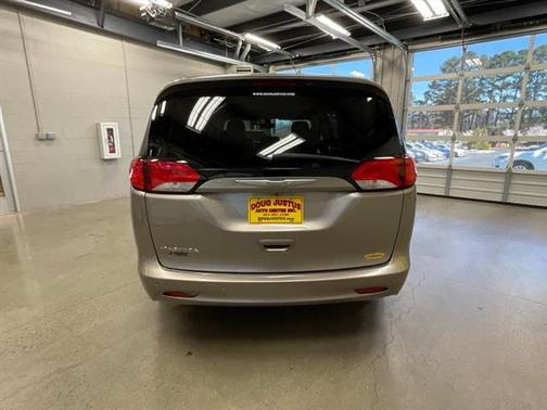 2017 Chrysler Pacifica LX