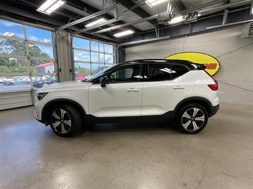Crystal White Metallic 2023 Volvo XC40 Recharge Pure Electric Twin Plus