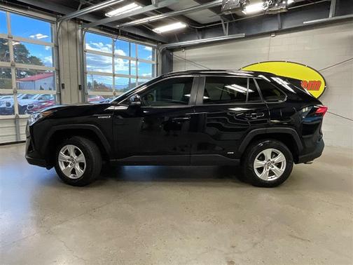 2021 Toyota RAV4 Hybrid XLE