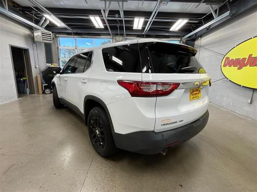 Summit White 2018 Chevrolet Traverse LS