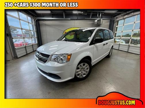 White Knuckle Clearcoat 2019 Dodge Grand Caravan SE