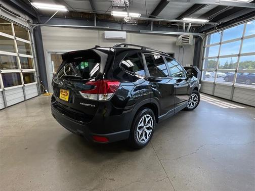 Crystal Black Silica 2023 Subaru Forester Premium