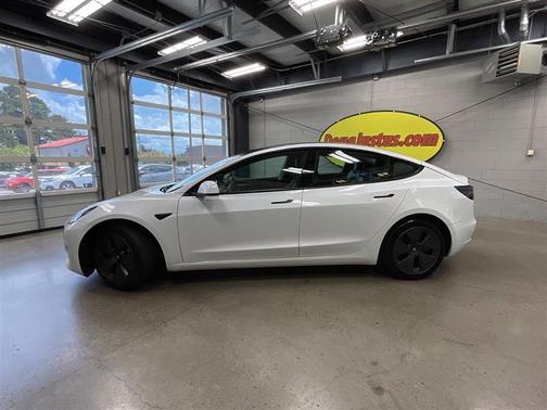 Pearl White Multi-Coat 2021 Tesla Model 3 Standard Range Plus