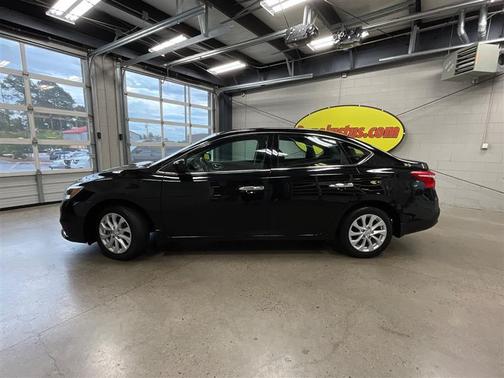 Super Black 2019 Nissan Sentra SV