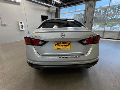 Brilliant Silver Metallic 2021 Nissan Altima SR FWD