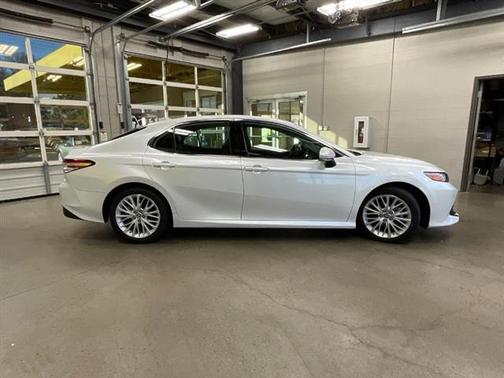 2019 Toyota Camry Hybrid XLE