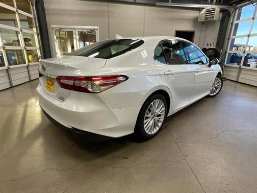 2019 Toyota Camry Hybrid XLE