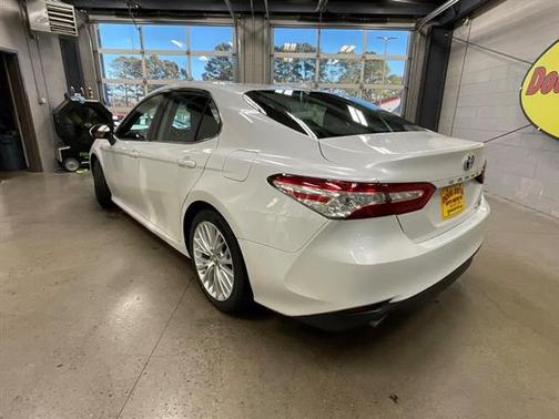 2019 Toyota Camry Hybrid XLE