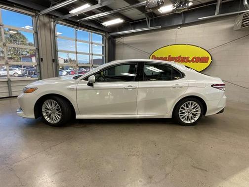 2019 Toyota Camry Hybrid XLE