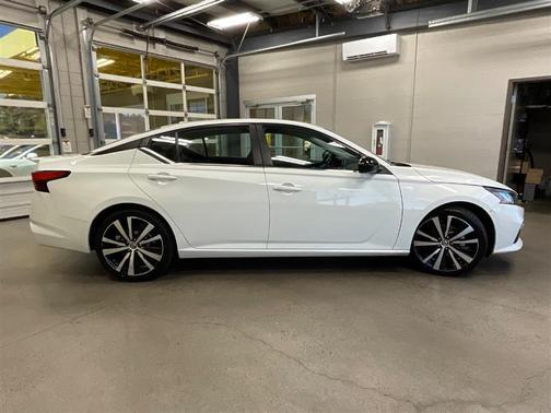 2021 Nissan Altima SR FWD