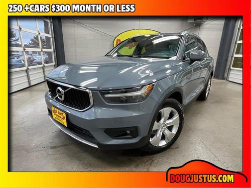 2021 Volvo XC40 T5 Momentum