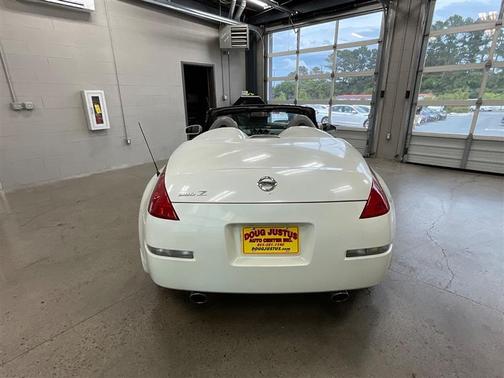 Pikes Peak White 2004 Nissan 350Z Touring