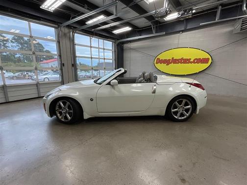 Pikes Peak White 2004 Nissan 350Z Touring