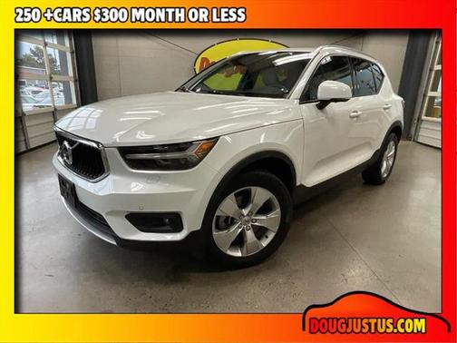 2022 Volvo XC40 MOMENTUM