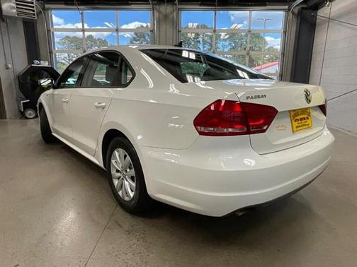 2013 Volkswagen Passat 2.5L Wolfsburg Edition