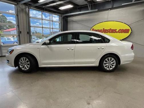 2013 Volkswagen Passat 2.5L Wolfsburg Edition
