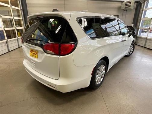 2020 Chrysler Voyager L