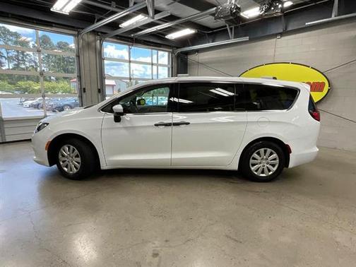 2020 Chrysler Voyager L