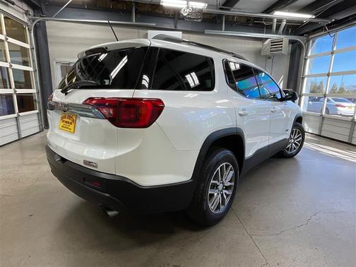 2017 GMC Acadia SLE-2