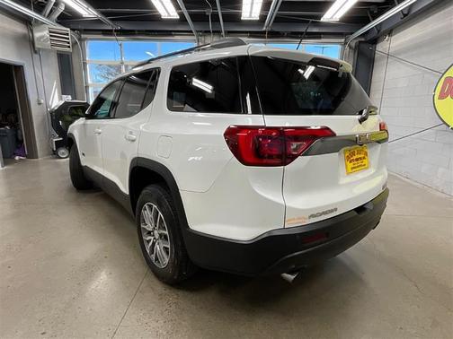 2017 GMC Acadia SLE-2