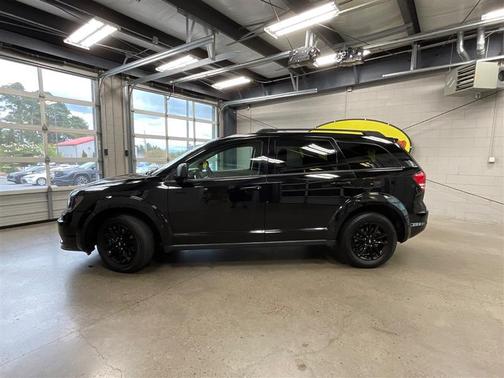 Pitch Black Clearcoat 2020 Dodge Journey SE Value