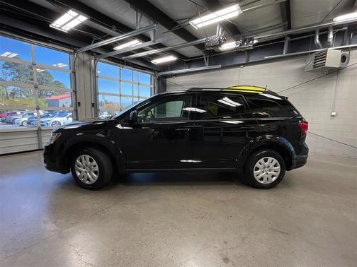 Pitch Black Clearcoat 2019 Dodge Journey SE