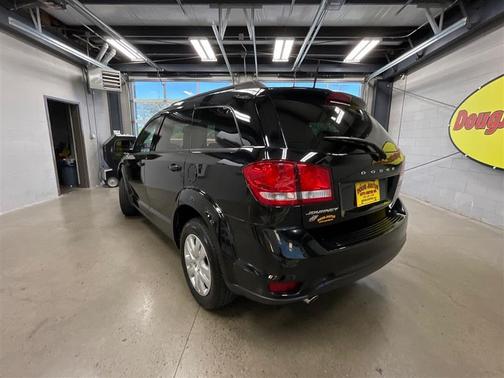 Pitch Black Clearcoat 2019 Dodge Journey SE