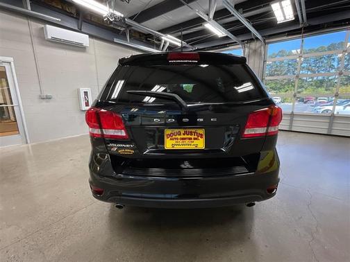 Pitch Black Clearcoat 2019 Dodge Journey SE