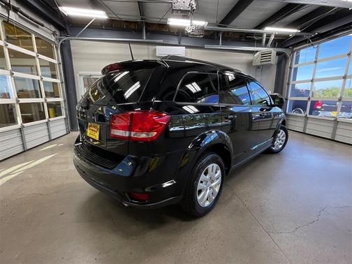Pitch Black Clearcoat 2019 Dodge Journey SE