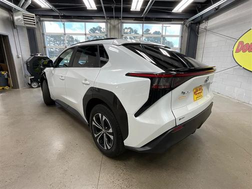 Wind Chill Pearl 2024 Toyota bZ4X XLE