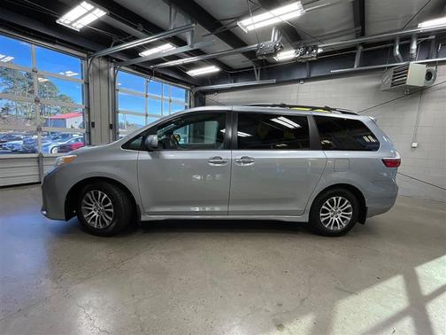 2018 Toyota Sienna XLE