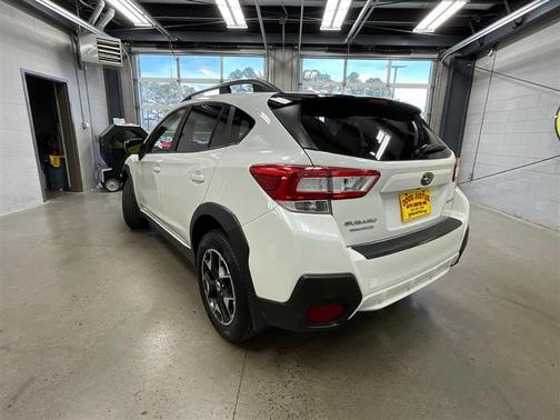 Crystal White Pearl 2018 Subaru Crosstrek 2.0i Premium