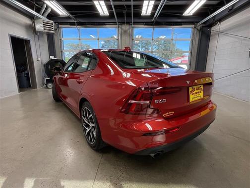 2020 Volvo S60 T6 Momentum