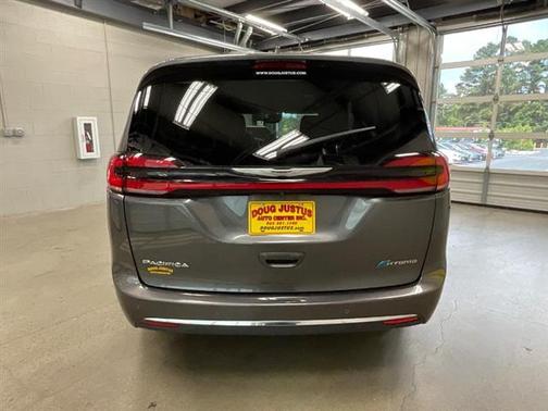 2022 Chrysler Pacifica Hybrid Touring L