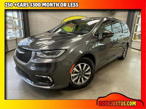 2022 Chrysler Pacifica Hybrid Touring L