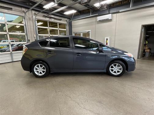 Winter Gray Metallic 2015 Toyota Prius Two