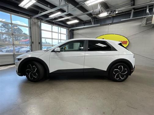 Atlas White 2024 Hyundai IONIQ 5 SE